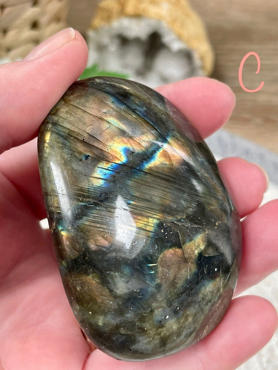 Labradorite Palm Stone crystal 145g 1
